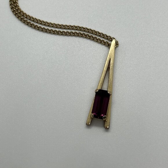 Vintage signed Avon 22” Gold Tone Faux Amethyst Purple Pendant Charm Necklace - Picture 2 of 6